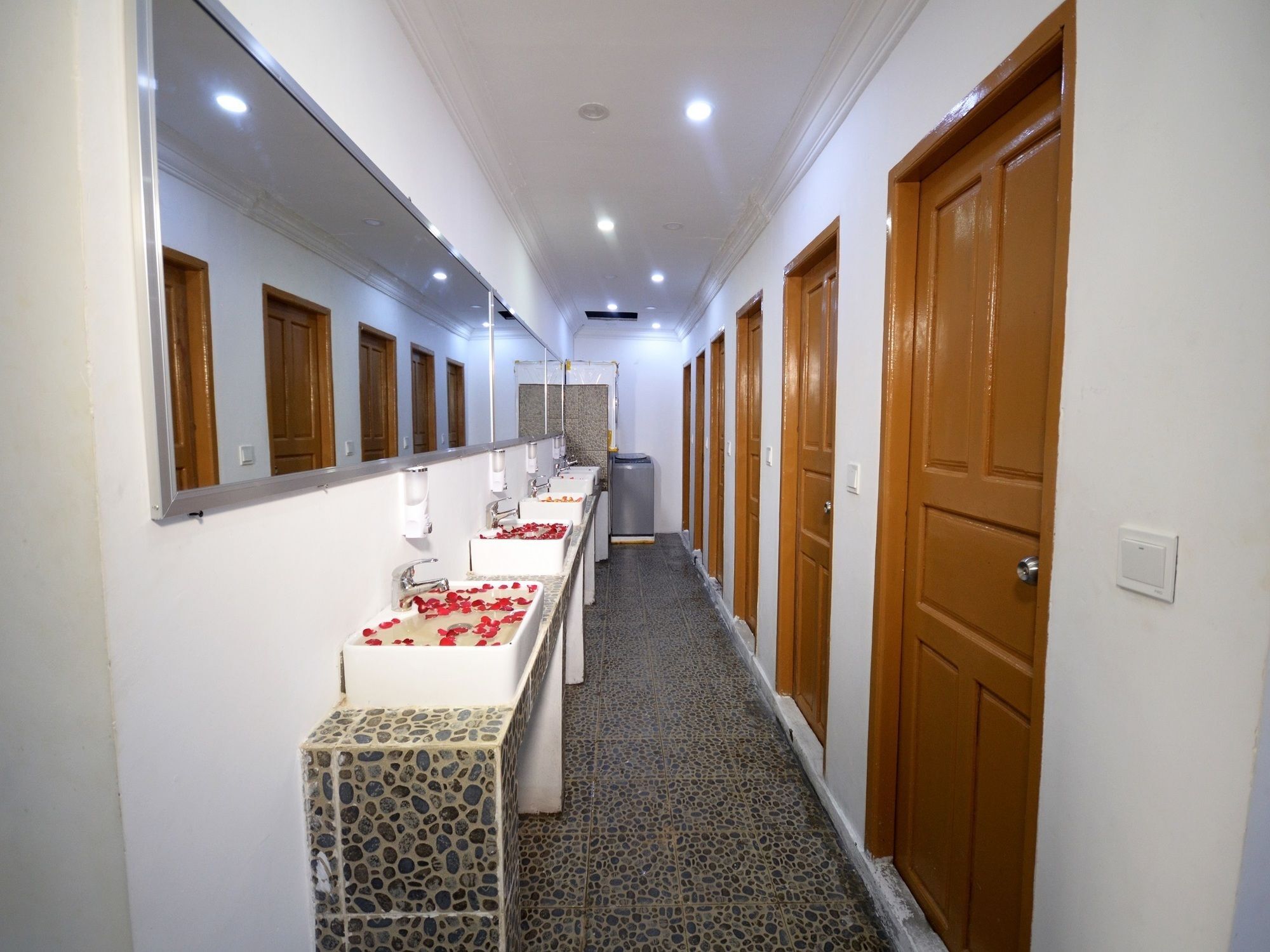 ניאונגשווה Abc Hostel (Adults Only) מראה חיצוני תמונה